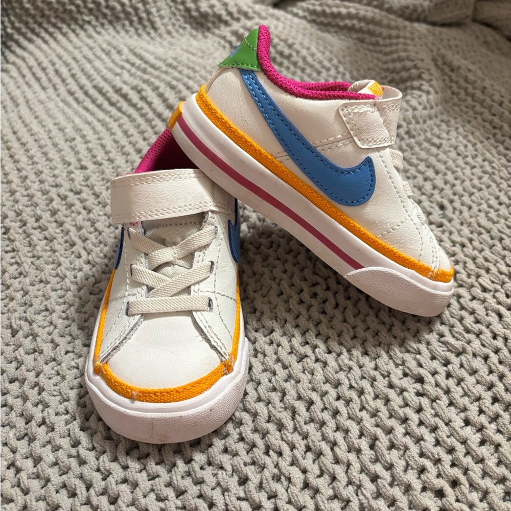Toddler Nike Shoes Size 5.5